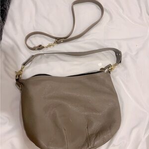 Clare v Moyen Messenger bag